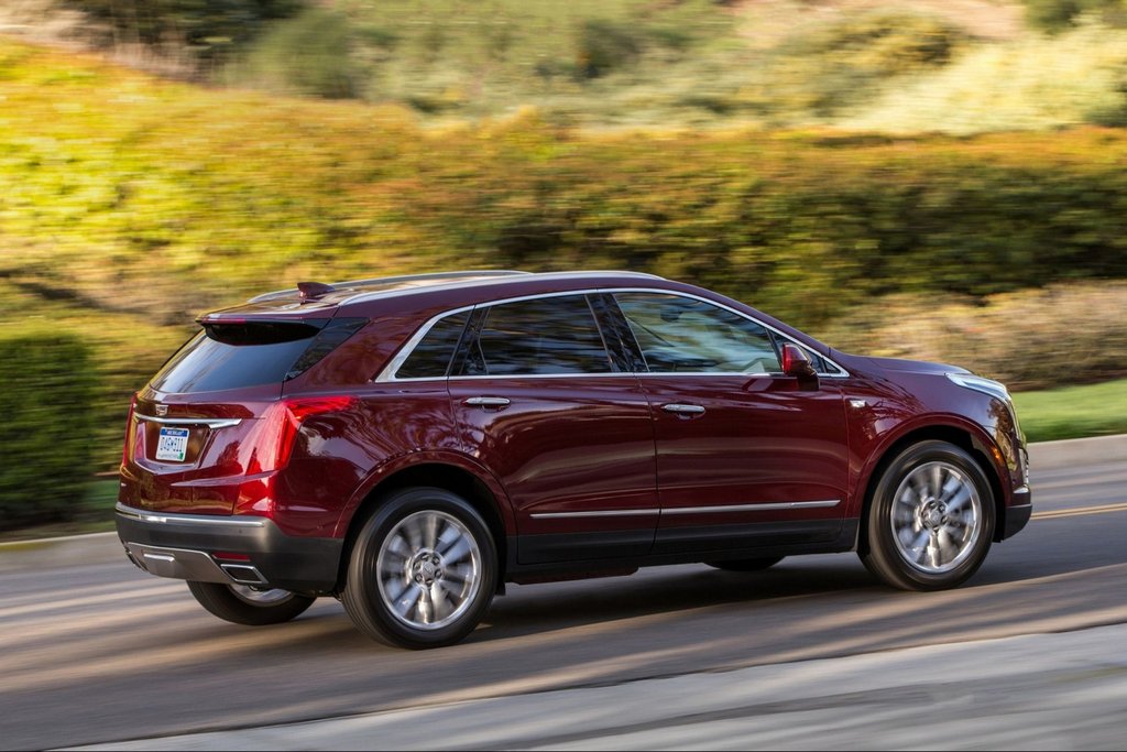 Mid-size luxury crossover Cadillac XT5