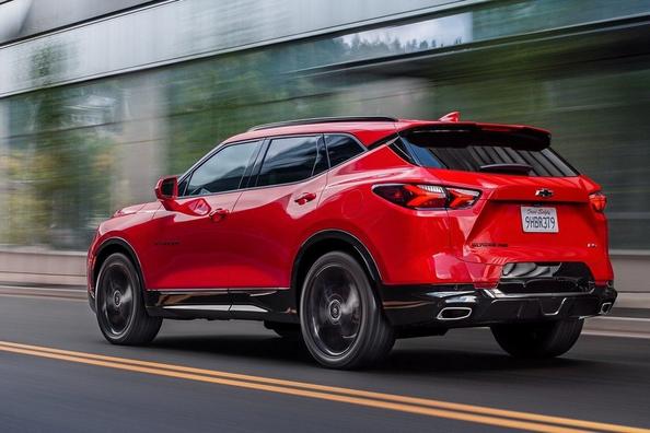 Browse mid-size crossover Chevrolet Blazer Photo 4