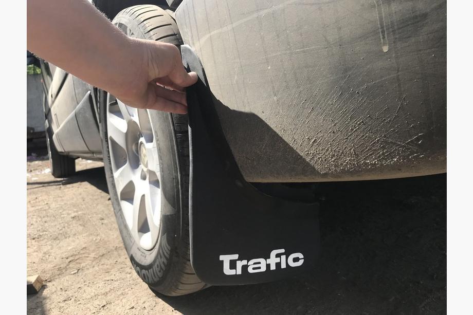 Renault Trafic 2001–2015 Premium Mud Flaps (2 pcs, Rubber) Photo 6