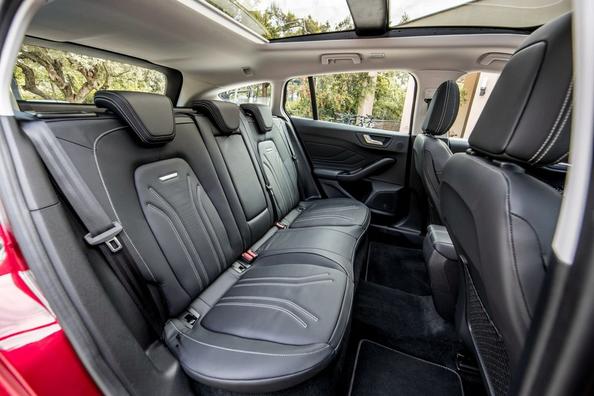 Overview of the versatile fourth-generation Ford Focus Wagon Photo 7