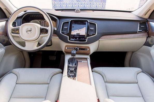 A mid-size luxury crossover Volvo XC90 second generation Photo 7
