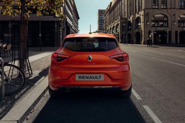 Overview of the fifth generation of the compact hatchback Renault Clio Photo 10