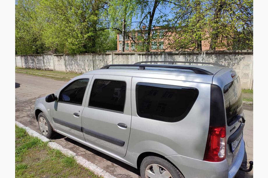 Lada Largus 2012- Black Roof Rails Image