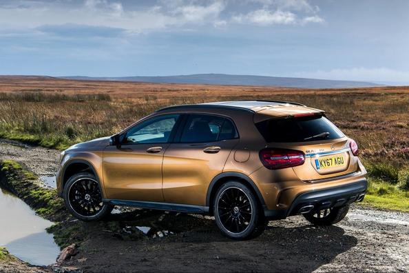Overview of the compact crossover Mercedes-Benz GLA-Class Photo 3