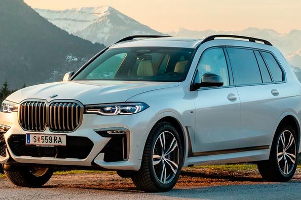 Overview the full-size crossover BMW X7 Photo 3