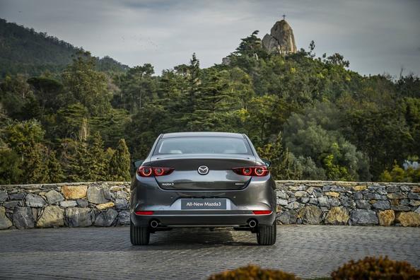 The fourth generation compact sedan Mazda 3 Photo 12