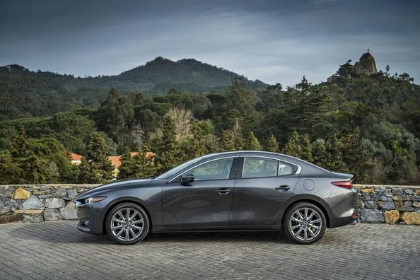 The fourth generation compact sedan Mazda 3 Photo 5