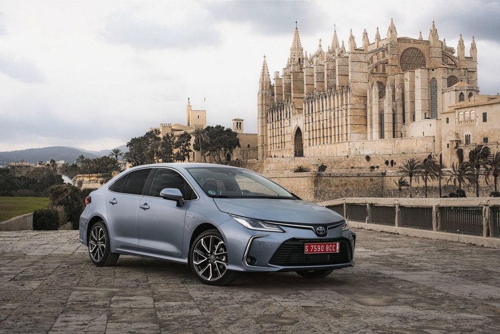 Hybrid sedan Toyota Corolla