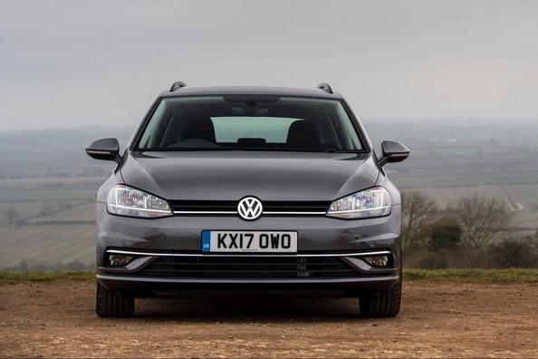 Overview of the versatile Volkswagen Golf Variant Photo 3