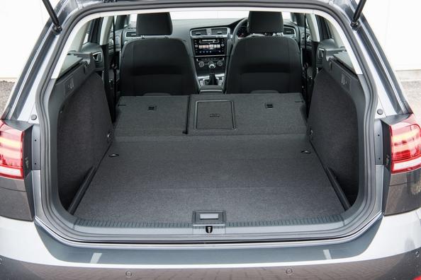 Overview of the versatile Volkswagen Golf Variant Photo 9