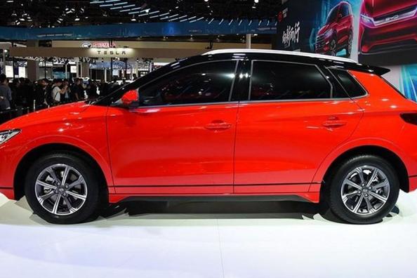 Electric five-door hatchback BYD e2 Photo 7