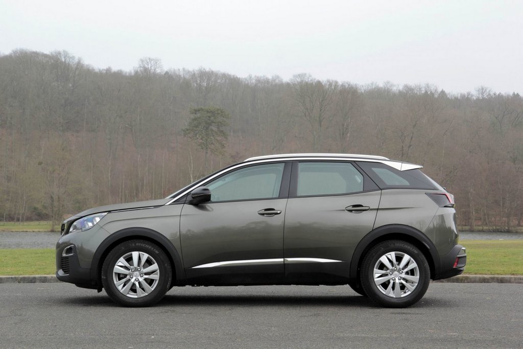 Compact crossover Peugeot 3008 second generation