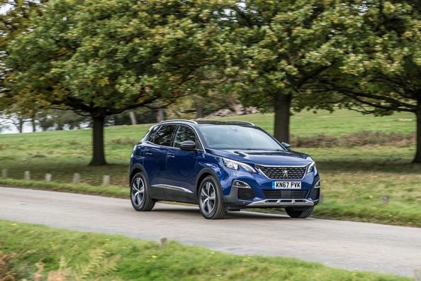 Compact crossover Peugeot 3008 second generation Photo 12