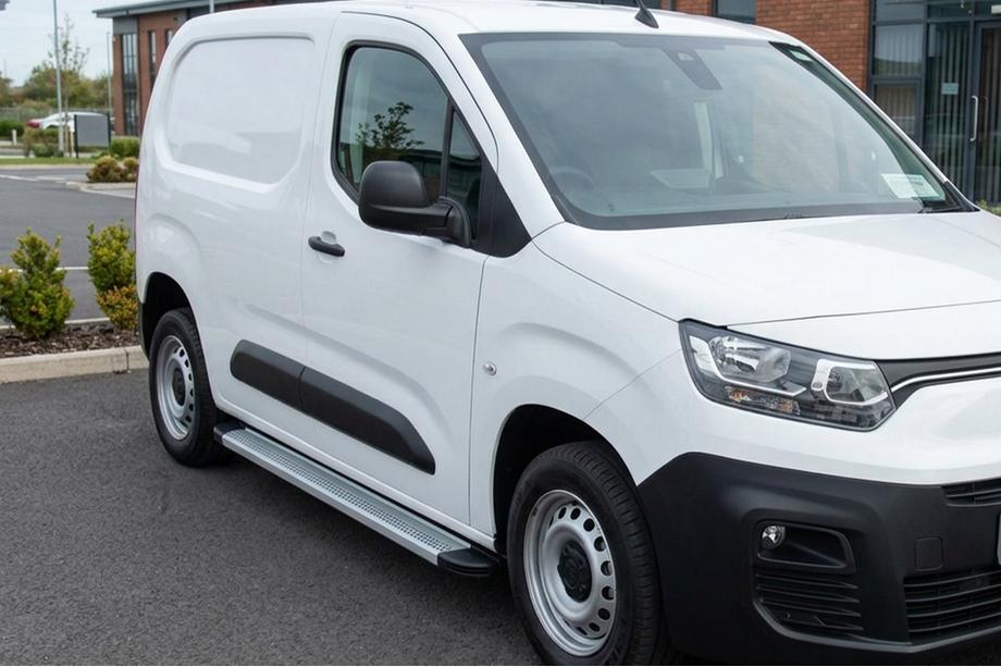 Opel Combo 2019- Side Steps Maya V2 (2 pcs, Aluminum) Image