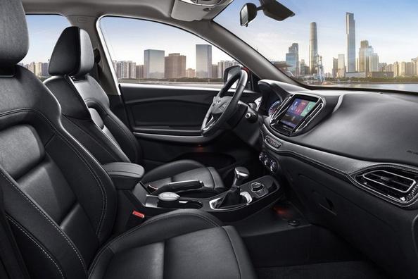 Overview compact crossover Chery Tiggo 7 Photo 7