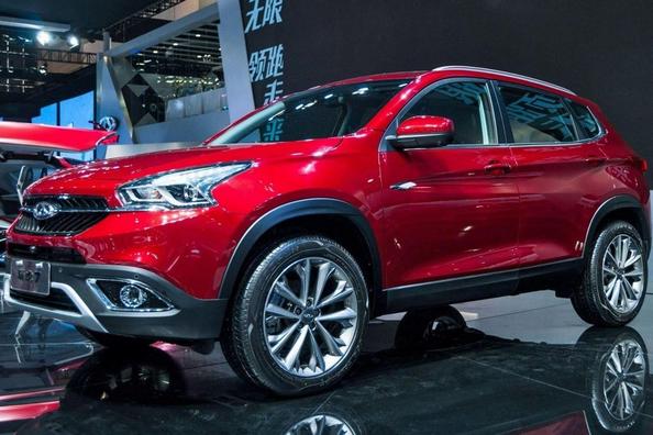 Overview compact crossover Chery Tiggo 7 Photo 3