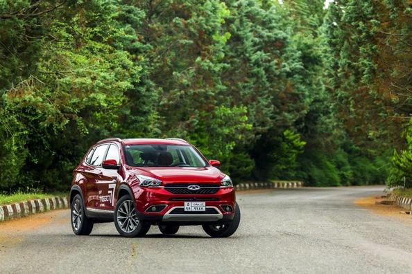 Overview compact crossover Chery Tiggo 7 Photo 5