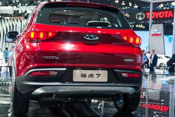 Overview compact crossover Chery Tiggo 7 Photo 15
