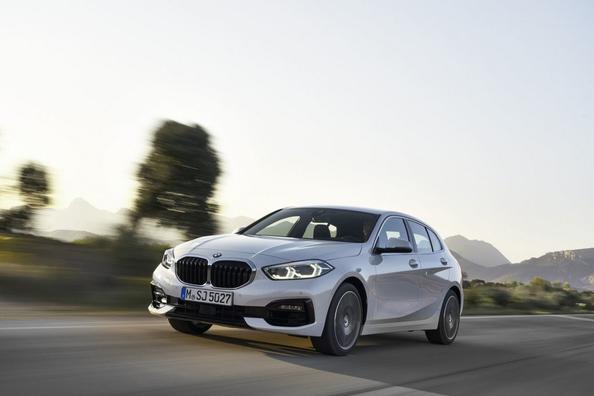 The third-generation compact hatchback BMW 1 Series Photo 1