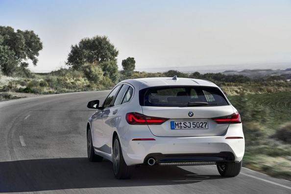 The third-generation compact hatchback BMW 1 Series Photo 15