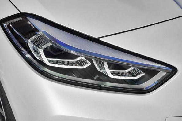 The third-generation compact hatchback BMW 1 Series Photo 12