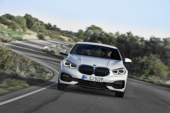 The third-generation compact hatchback BMW 1 Series Photo 3