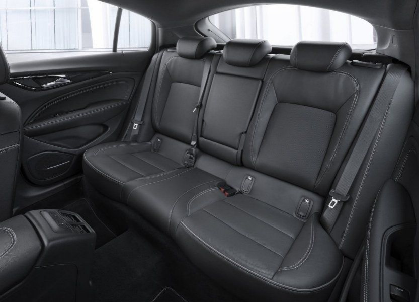 Browse mid-size liftback Opel Insignia Grand Sport