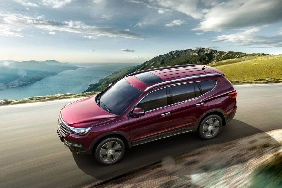 All-wheel drive seven-seat crossover Lifan X80