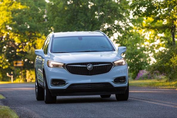 Overview a full-size seven-seat crossover Buick Enclave Photo 3