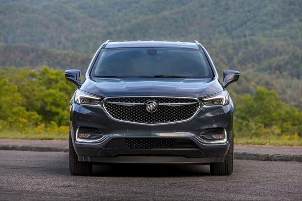 Overview a full-size seven-seat crossover Buick Enclave Photo 12