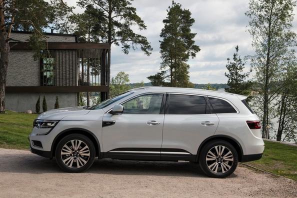 The second generation mid-size crossover Renault Koleos Photo 13