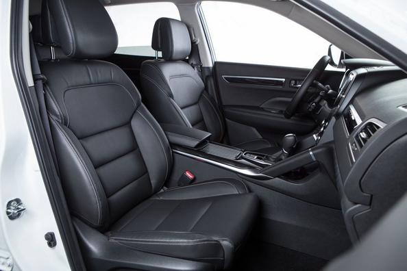 The second generation mid-size crossover Renault Koleos Photo 7