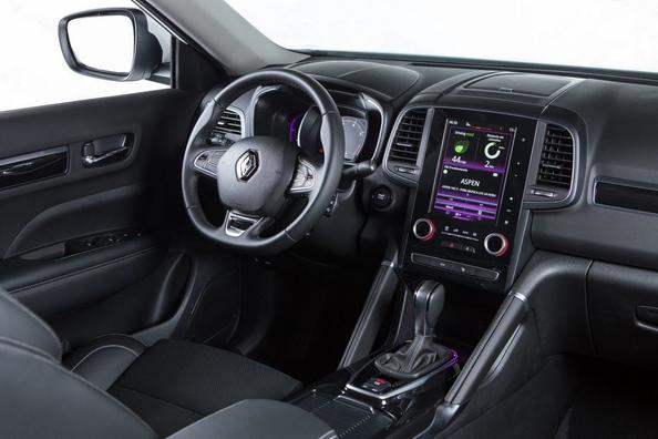 The second generation mid-size crossover Renault Koleos Photo 6