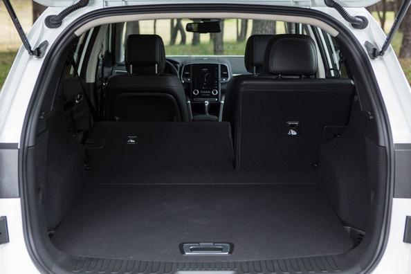 The second generation mid-size crossover Renault Koleos Photo 10