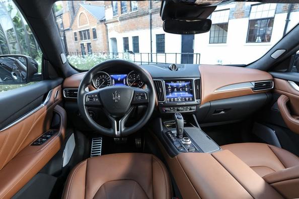 Premium sport crossover Maserati Levante Photo 6