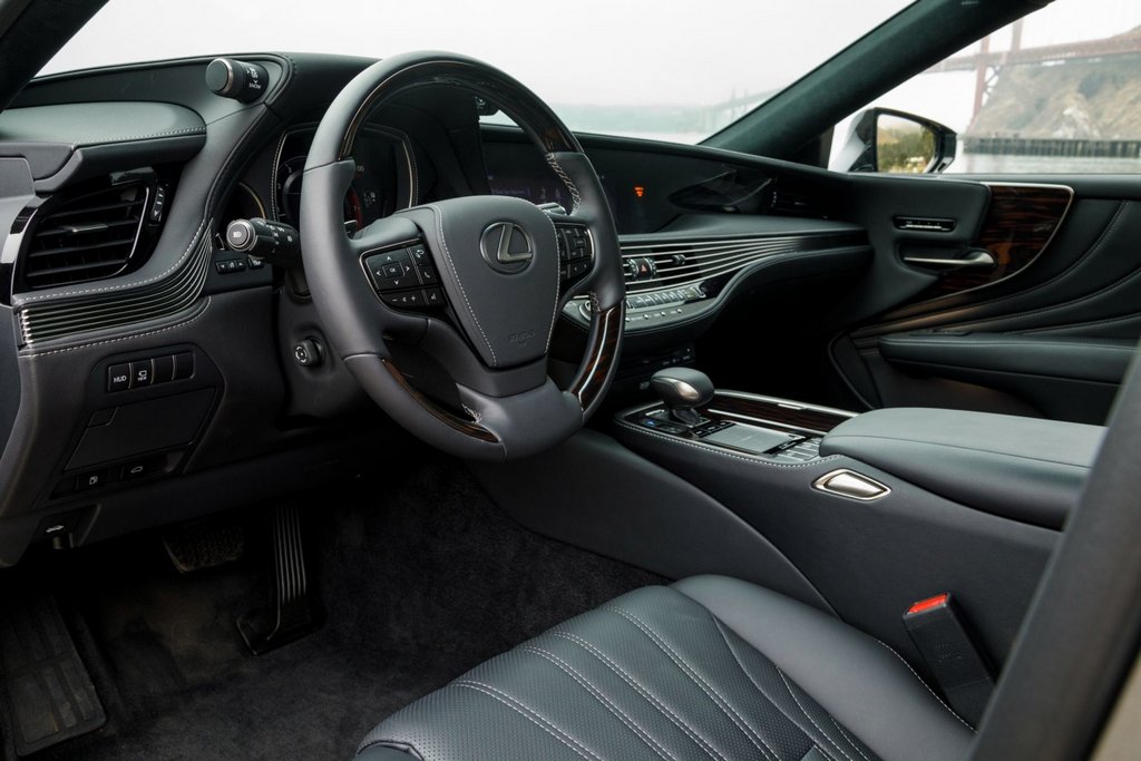 The full-size luxury sedan Lexus LS 500