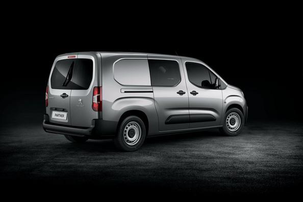 Overview a compact van like the Peugeot Partner Photo 7