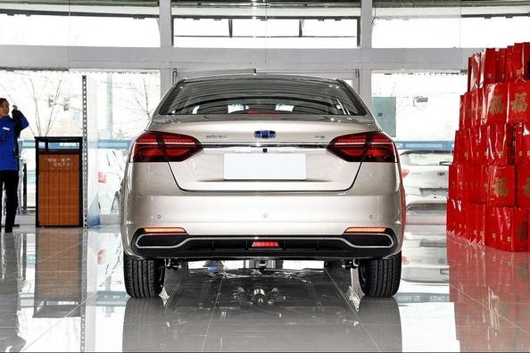 Review of the updated sedan Geely Emgrand 7 Photo 13