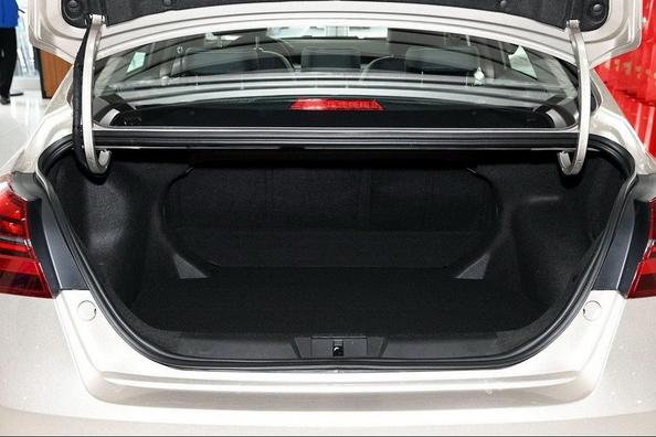 Review of the updated sedan Geely Emgrand 7 Photo 12