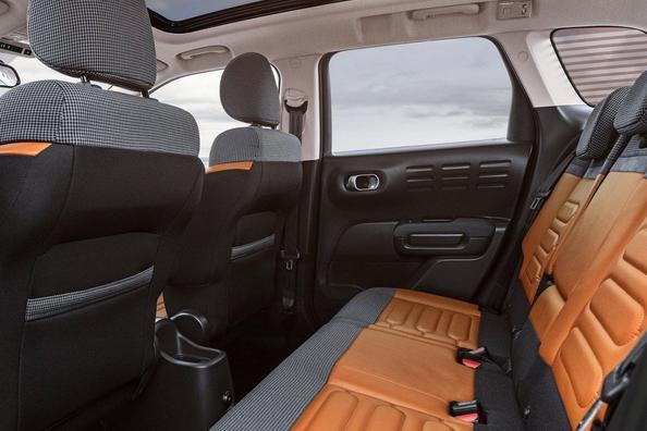 Compact crossover Citroen C3 Aircross Photo 13
