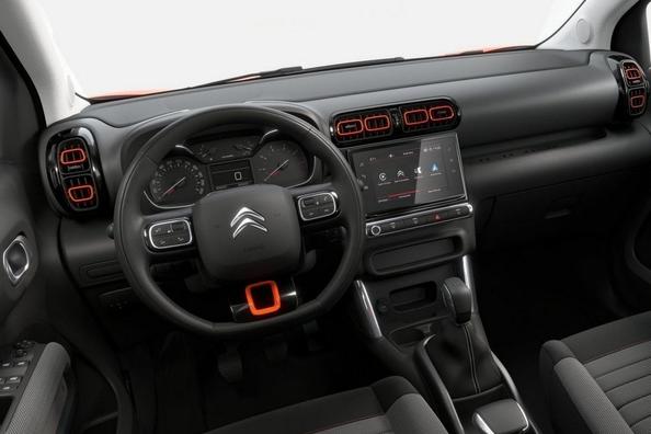 Compact crossover Citroen C3 Aircross Photo 8