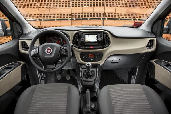Review updated kompakten Fiat Doblo Photo 10