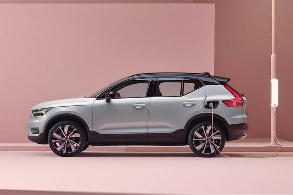 Electric AWD crossover Volvo XC40 Recharge Photo 3