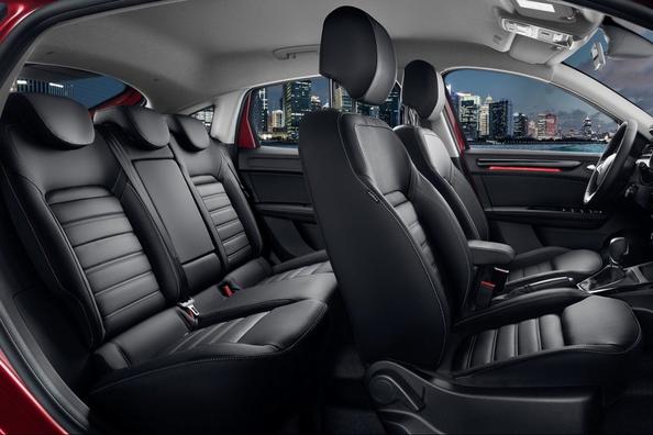 Overview of the compact crossover Renault Arkana Photo 8