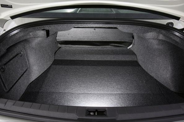 A review of the sport model Infiniti Q60 Coupe Photo 16