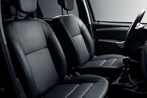 Overview of budget crossover Nissan Terrano Photo 9