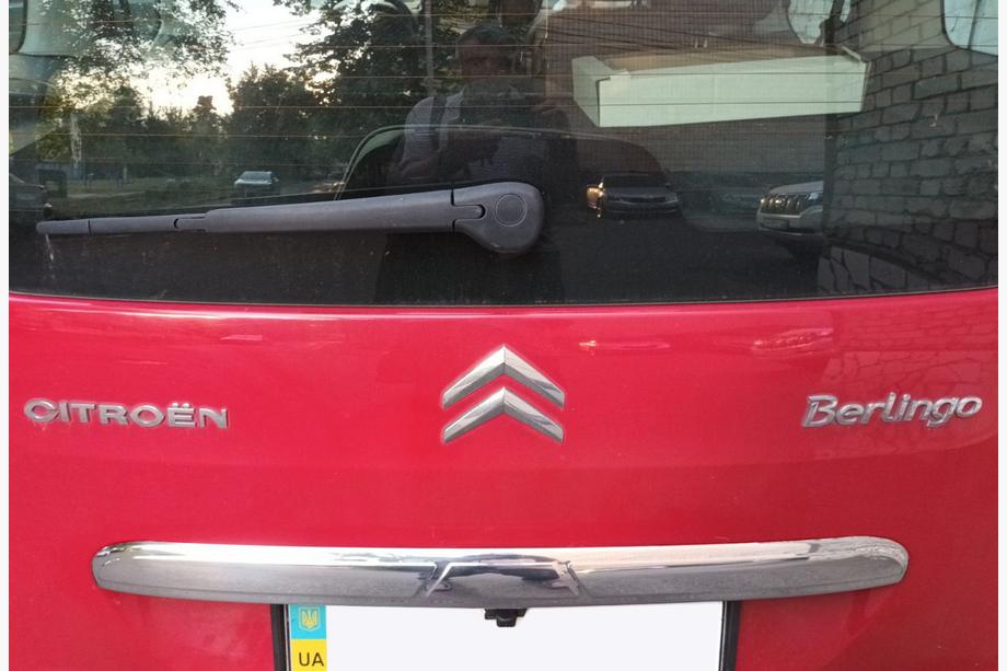 Peugeot Partner Tepee 2008-2018 Chrome trim above license plate (stainless steel) Image