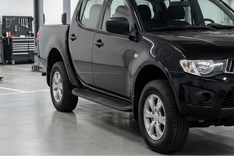 Mitsubishi L200 2006-2015 Side Steps Tayga Black (2 pcs, Aluminum) Image