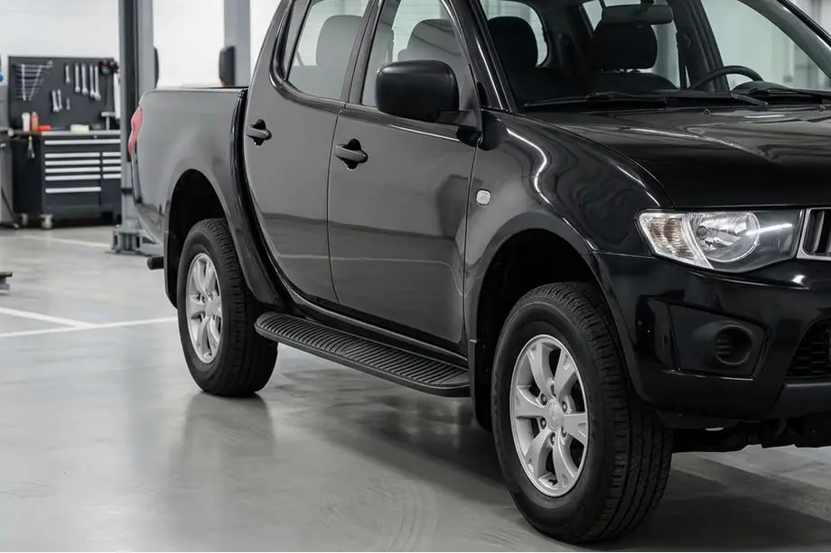 Mitsubishi L200 2006-2015 Side Steps Tayga Black (2 pcs, Aluminum) Photo 1