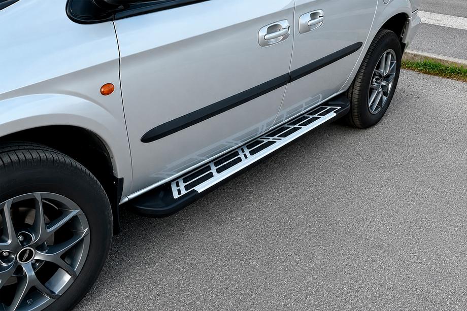 Chrysler Voyager 2001-2007 Side Steps Sunrise (2 pcs, Aluminum) Photo 1